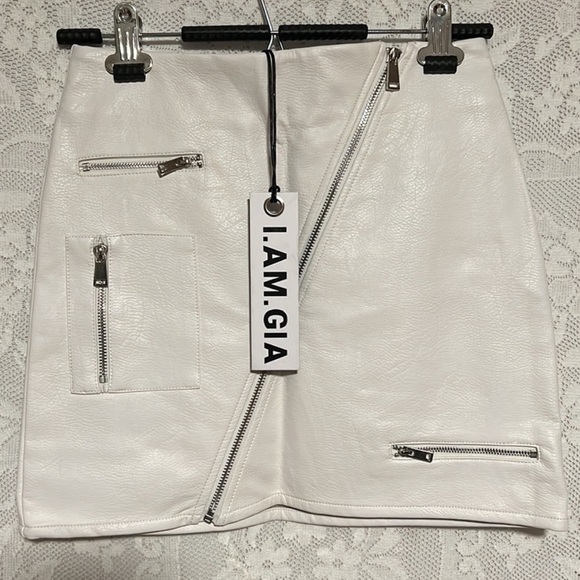 NWT I.AM.GIA Courtney 2.0 White Diagonal Zipper Skirt - Picture 1 of 4